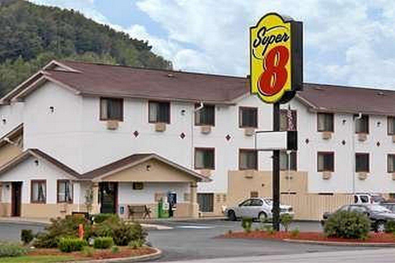 Super 8 Butler Hotel Exterior foto