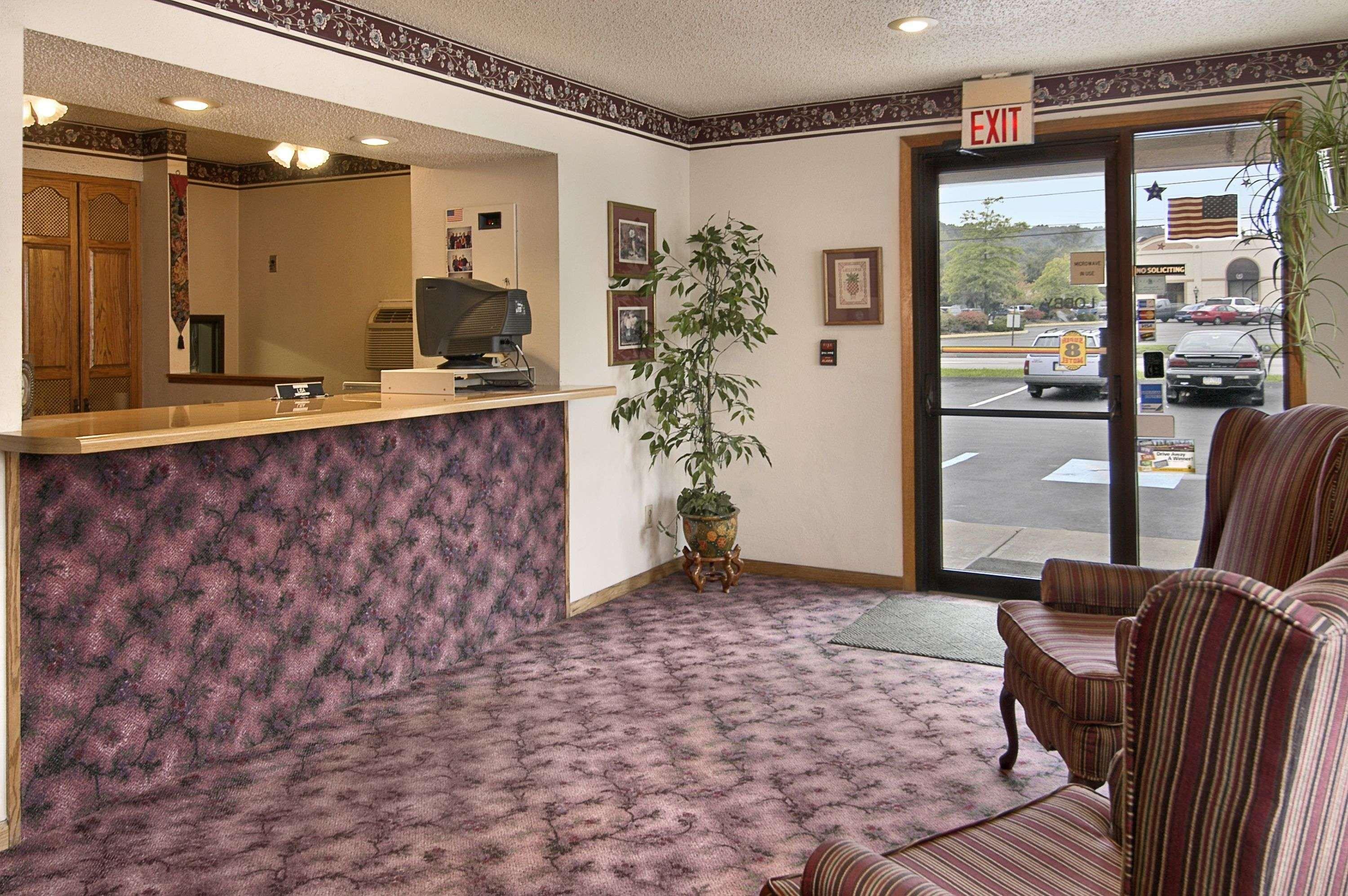 Super 8 Butler Hotel Exterior foto