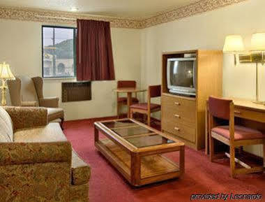 Super 8 Butler Hotel Exterior foto