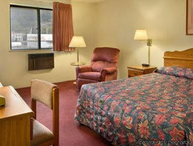 Super 8 Butler Hotel Exterior foto